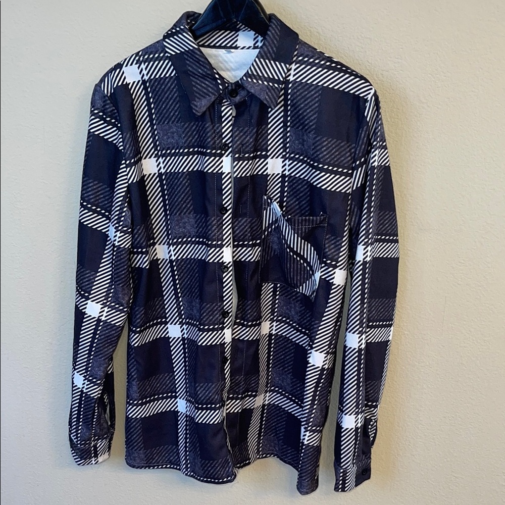Black and White Plaid Button-Up Shirt men’s medium